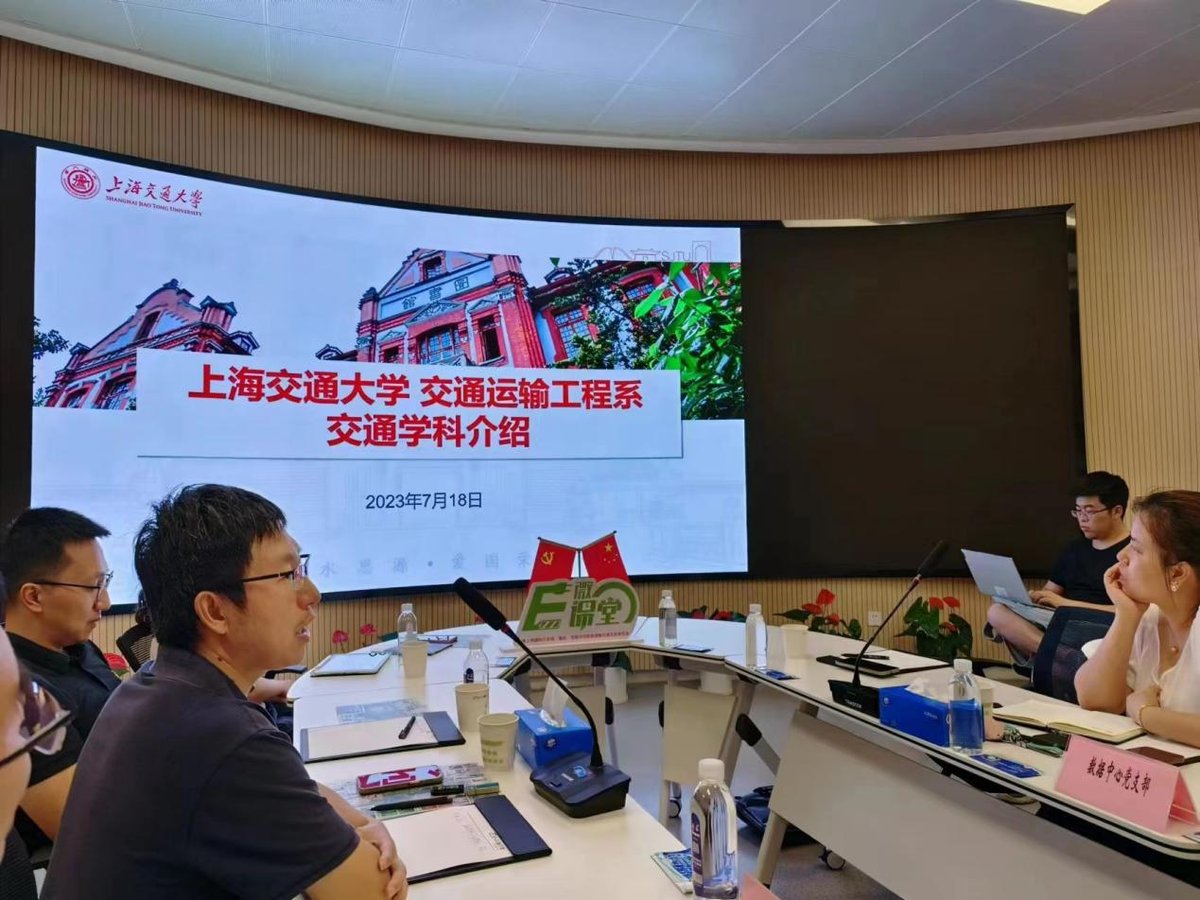 课题组赴 EV-AI 智行港调研交流